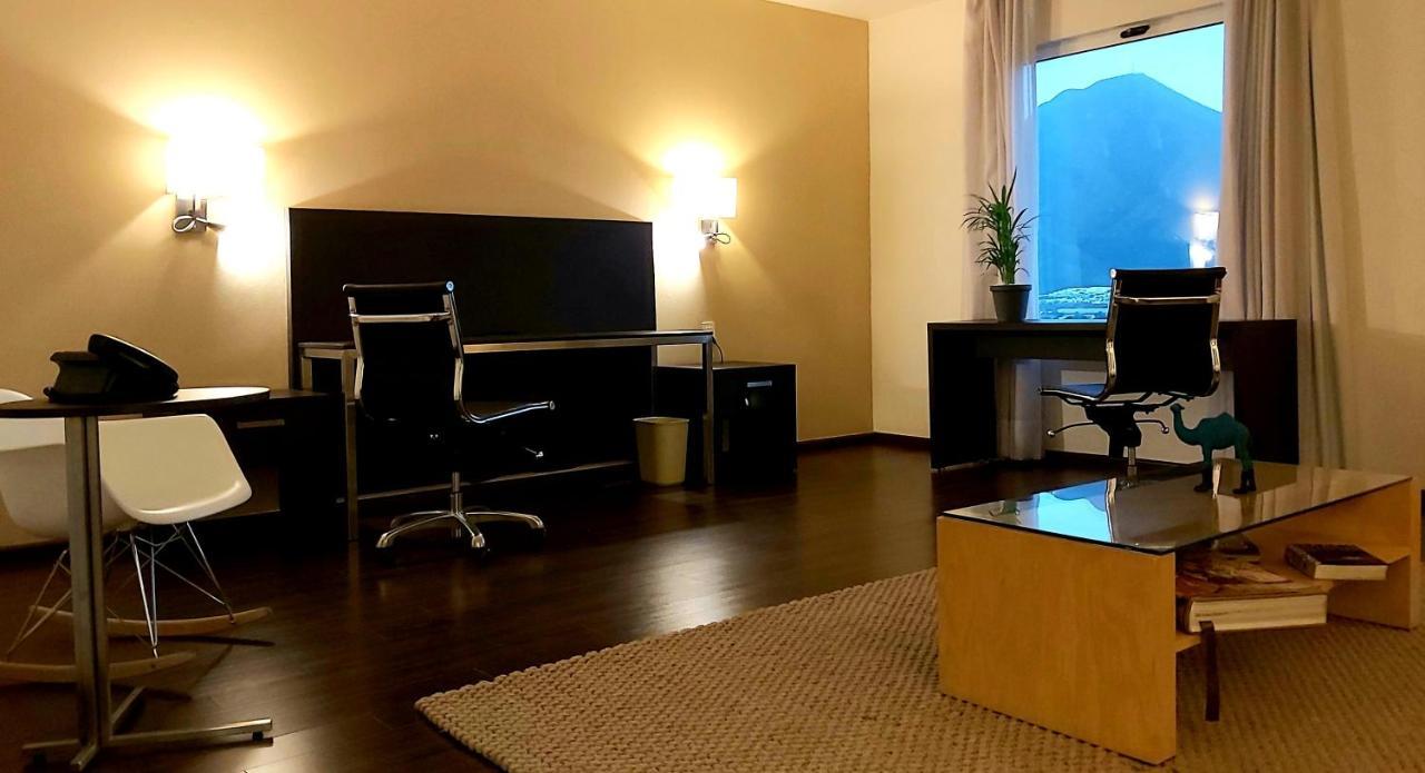 Fiesta Inn Leon Ngoại thất bức ảnh