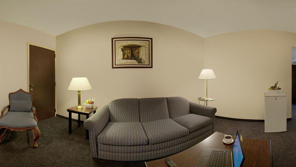 Fiesta Inn Leon Ngoại thất bức ảnh